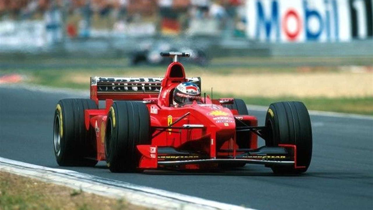 Michael Schumacher'in 1998 sezonunda sürdüğü F1 aracı dudak uçuklatan bir fiyata satıldı!