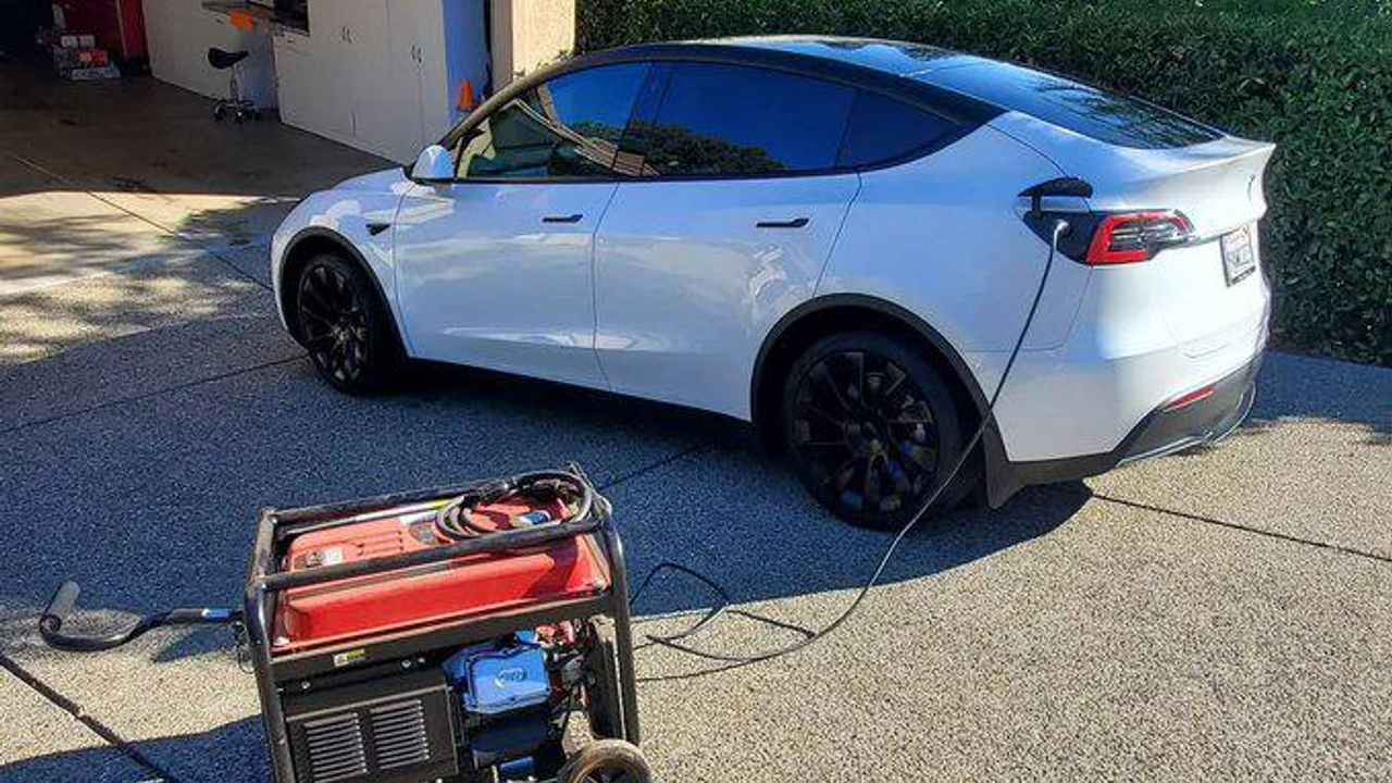 ABD'deki elektrik krizi sonrası gündem Tesla araçlar: Jeneratör ile şarj ettiler