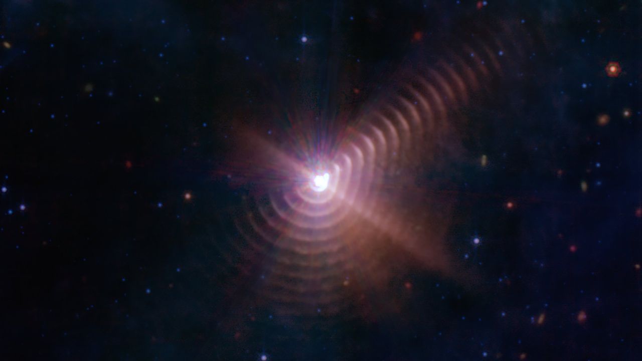 NASA'nın James Webb Uzay Teleskobu, derin uzayda kozmik bir parmak izi yakaladı