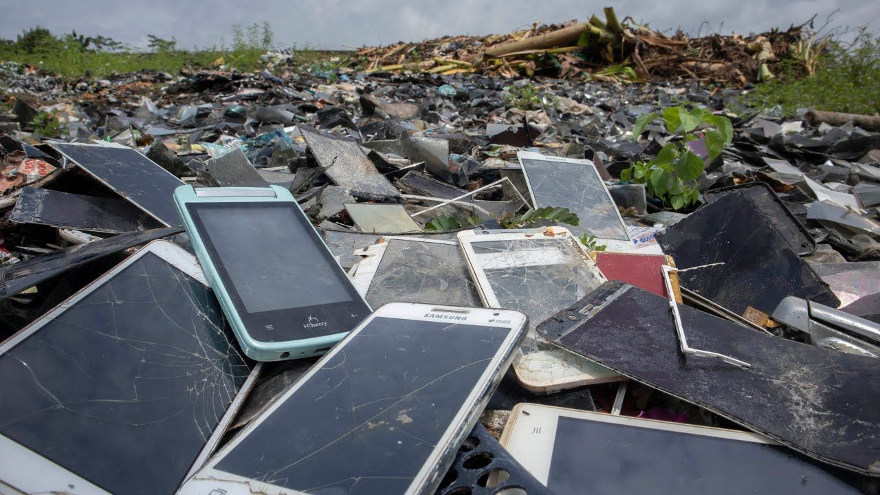 5.3 milyar cep telefonu çöpe gidecek