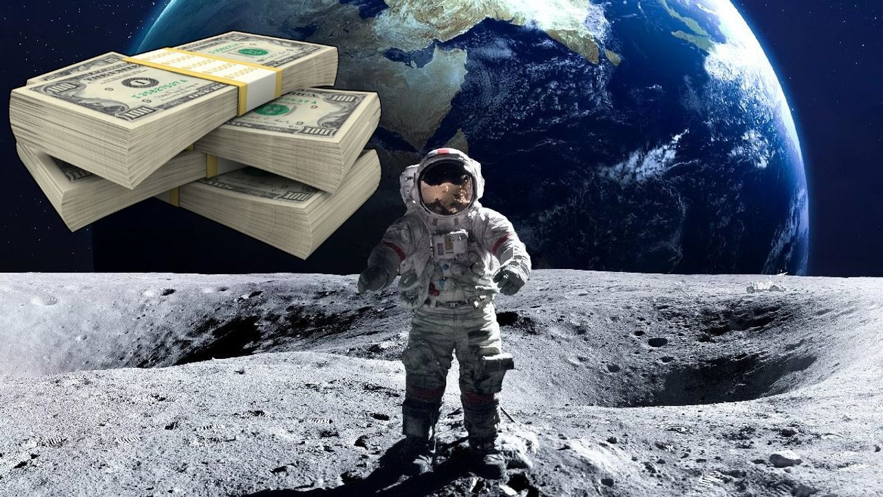 Yaşlı kadın, uzayda mahsur kaldığını söyleyen biri tarafından 30 bin dolar dolandırıldı