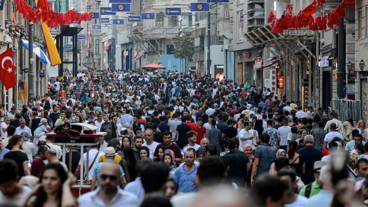 Türkiye'nin güncel nüfusu açıklandı: İşte TÜİK raporunun tüm detayları