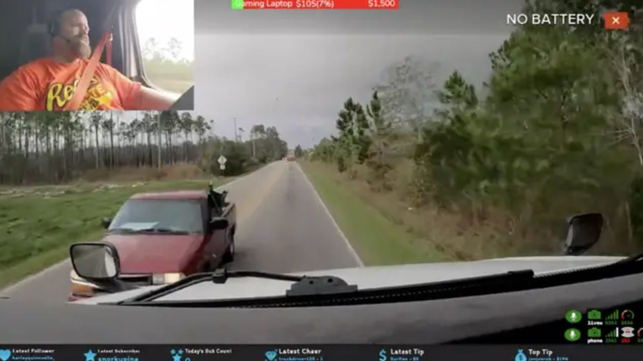 Twitch yayıncısı kamyon şoförü canlı yayında kaza yaptı - O anlar viral oldu VİDEO