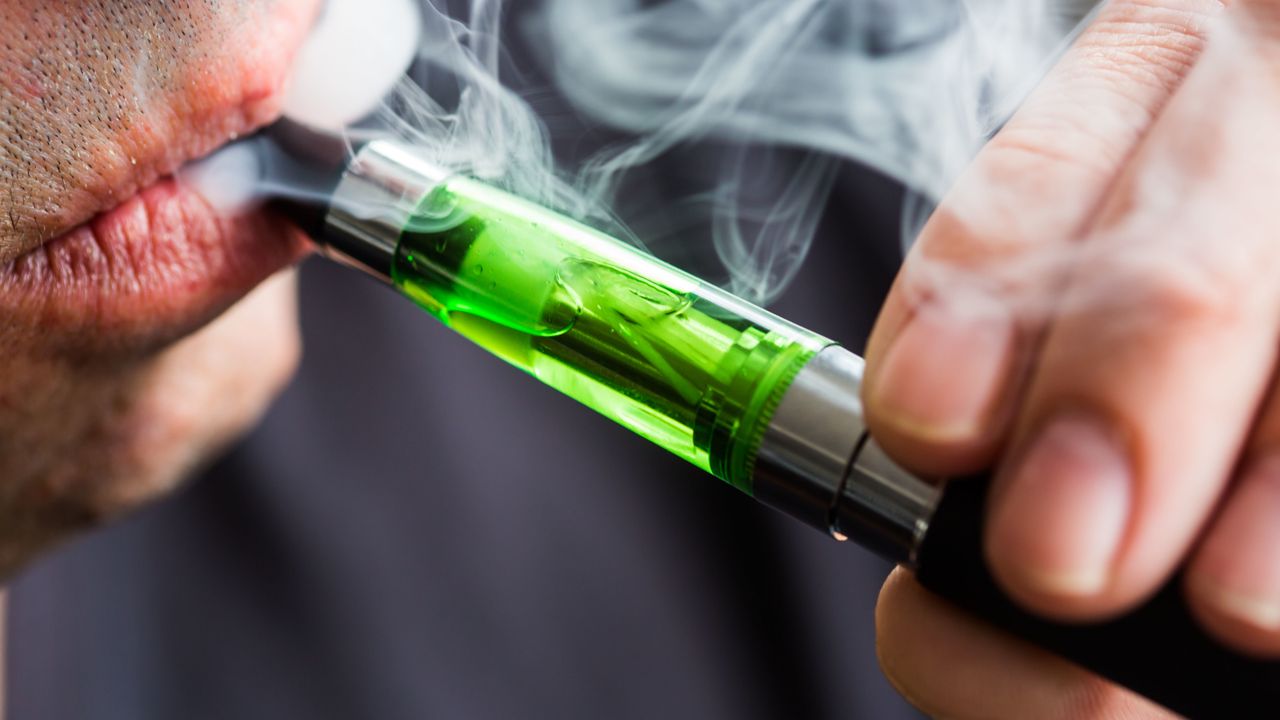 Araştırmacılar elektronik sigaraların yeni olumsuz etkilerini ortaya çıkardı!