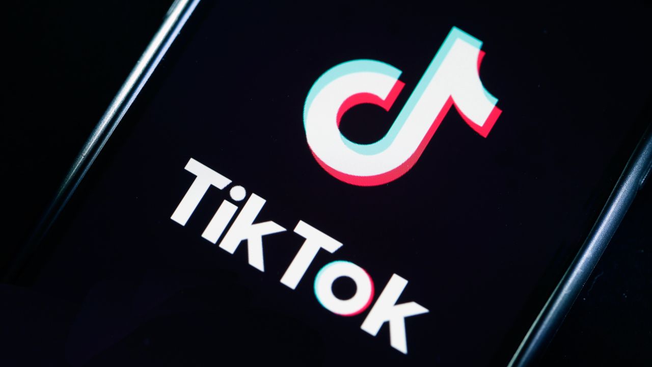 TikTok, kullanıcıların profillerine film ve dizi ekleyebilecekleri yeni özelliği duyurdu!