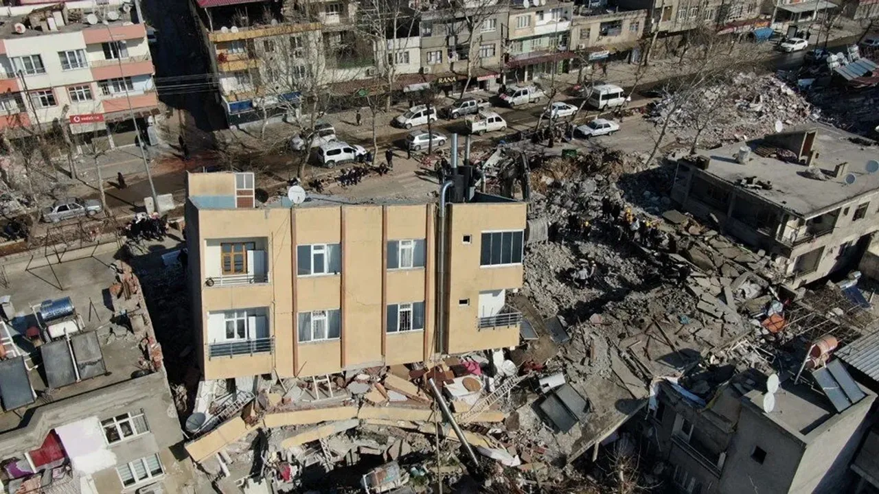 Jeofizikçi, Türkiye'deki artçı depremlerin yıllarca sürebileceğini söyledi