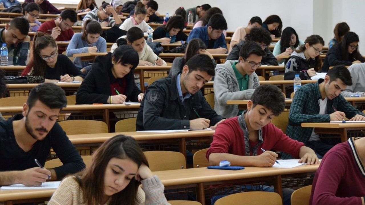 Bakan Özer açıkladı: "Öğrenciler LGS ve YKS'de 2. dönem sorularından sorumlu tutulmayacak"