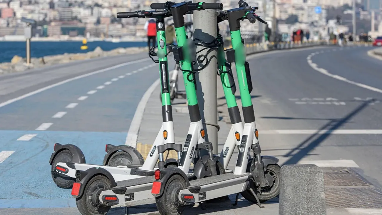Kaldırımları yürünemeyecek hale getiren scooter'lar için yeni karar!
