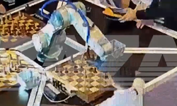 Satranç robotu yedi yaşındaki çocuğun parmağını kırdı!
