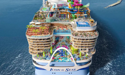Dünyanın en büyük yolcu gemisi görücüye çıktı: 'Icon of the Seas' adeta bir şehir gibi