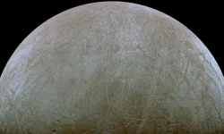 Jüpiter'in uydusu Europa'nın en yakından çekilen fotoğrafı paylaşıldı!