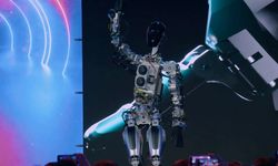 Ve gerçek oldu: Tesla, insansı robotu Optimus'un ilk prototipini tanıttı
