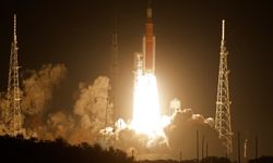 İnsanlık Ay'a dönüyor: Artemis 1 roketi fırlatıldı - VİDEO