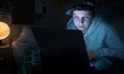 Geç uyumak gerçekten zararlı mı? Gençlerde ne gibi sorunlara yol açıyor?