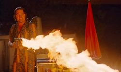 Leonardo DiCaprio, film çekiminin sırasında bir dublörü gerçekten ateşe vermiş!