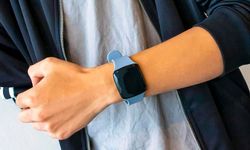 Apple Watch takıyormuş gibi hava atmak isteyenler için saati bile göstermeyen 'Stone Watch'