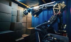 Boston Dynamics yeni robotunu tanıttı! Hayır, bu kez ters takla atmıyor...