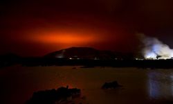 İzlanda'da 6000 yıldır uyuyan yanardağ harekete geçti!