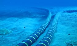 Google ve Facebook, okyanusun altına kablo döşeyerek internetin hızını artıracak