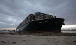 Mısır, Süveyş Kanalı’nı tıkayan gemi için 1 milyar dolar tazminat istiyor!