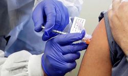 COVID-19 aşısı olan kişilerin, taşıyıcı olarak virüsü yayma riskleri bulunuyor