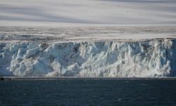 Antartika'da dünyanın en büyük buzdağı koptu!