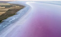 Tuz Gölü kuraklık nedeniyle giderek küçülüyor
