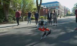 Karşınızda dünyanın ilk iki ayaklı koşabilen robotu