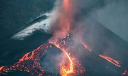 La Palma'daki yanardağı durdurmak için "Bombalayalım" önerisi