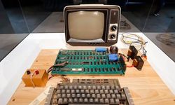 Apple'ın ilk bilgisayarı rekor fiyata satıldı! Steve Jobs kendi elleriyle birleştirmişti