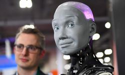 İnsansı robot Ameca, CES 2022'de soruları yanıtladı - VİDEO