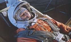 Böyle yaptırım mı olur? Uzaya çıkan ilk insan Yuri Gagarin’in ismi sansürlendi