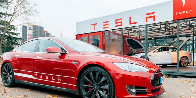 Patron çıldırdı: Tesla araçlarda dev indirim