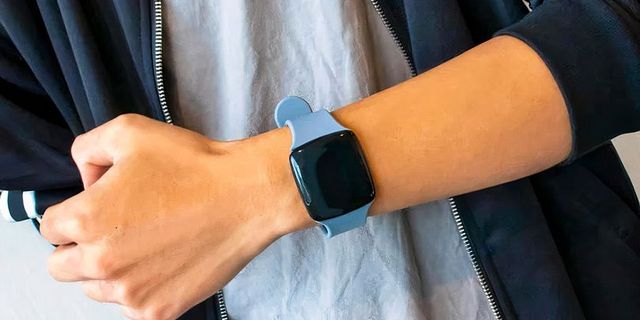 Apple Watch takıyormuş gibi hava atmak isteyenler için saati bile göstermeyen 'Stone Watch'