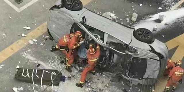 Çin malı elektrikli otomobil üçüncü kattan düştü! Tesla katili mi yoksa güvenlik katili mi?