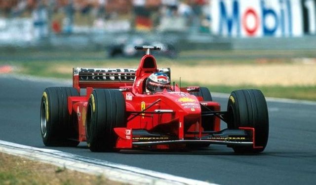 Michael Schumacher'in 1998 sezonunda sürdüğü F1 aracı dudak uçuklatan bir fiyata satıldı!