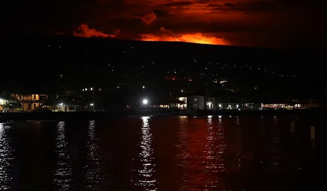 Dünyanın en büyük aktif yanardağı 38 yıl sonra yeniden patladı!