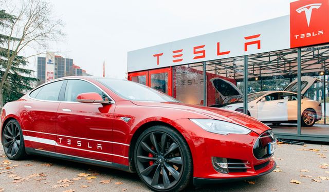 Patron çıldırdı: Tesla araçlarda dev indirim