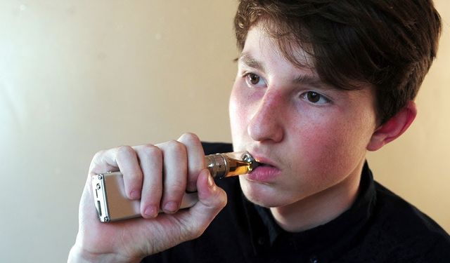 Elektronik sigara yüzünden hastaneye başvuran çocukların sayısı dört katına çıktı