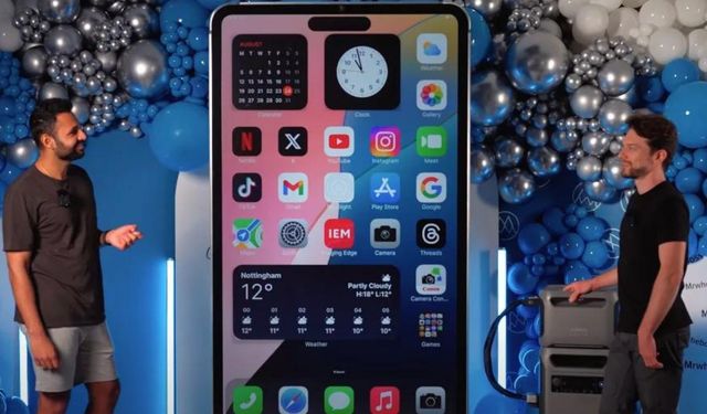 iPhone 15 Pro Max'in 200 kilo ağırlığında işlevli replikasını yaptılar!