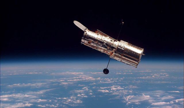 Hubble araştırmacıları küçük kara deliklerden oluşan bir küme buldu!