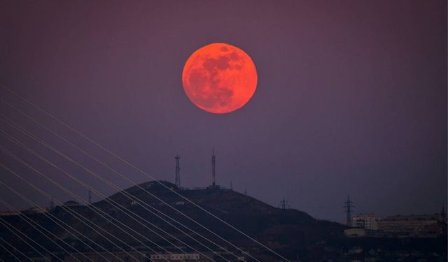 Bu gece gökyüzüne bakın! Süper Solucan Ay...