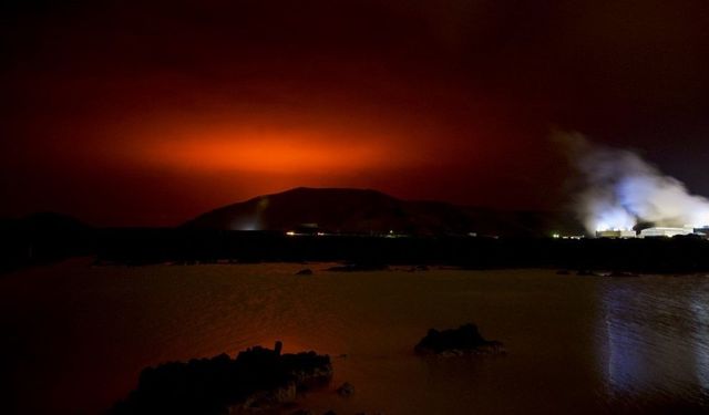 İzlanda'da 6000 yıldır uyuyan yanardağ harekete geçti!