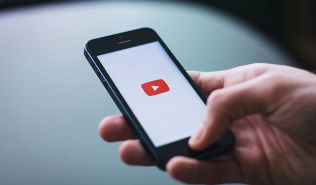 YouTube, COVID-19 aşıları hakkında yanıltıcı bilgi paylaştığı için 30.000 videoyu kaldırdı