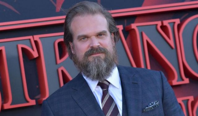 David Harbour'dan yürek burkan itiraf: Kedim sayesinde intiharın eşiğinden döndüm