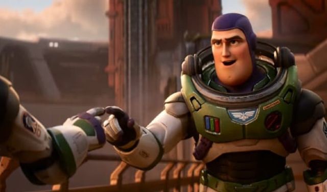 Toy Story'nin Buzz Lightyear'ını anlatacak Lightyear filminden fragman geldi!