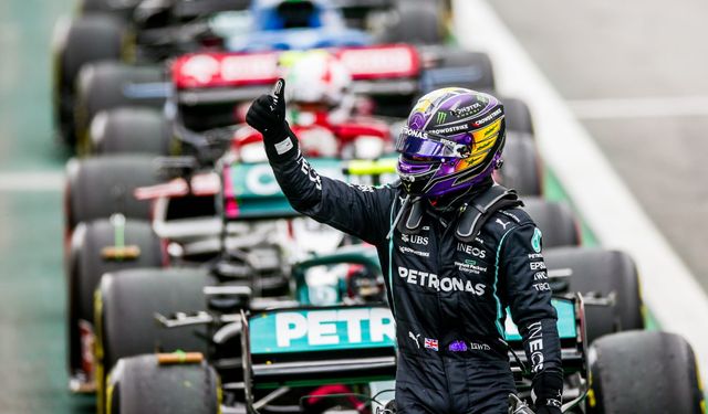 Sprint yarışını kazanan Bottas, Brezilya'da pole pozisyonunda!