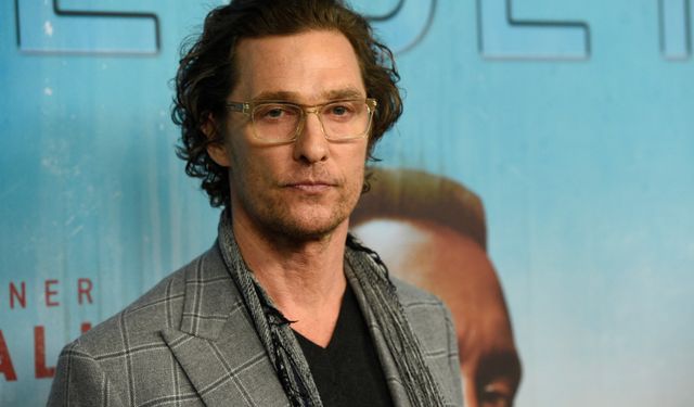 Matthew McConaughey valilikten vazgeçtiğini duyurdu!