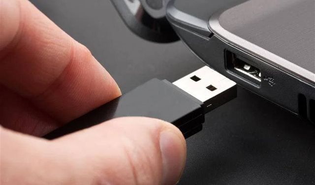 Çabuk sığınaklara: Kendini imha edebilen USB bellek üretildi