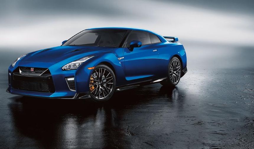 Godzilla geri dönüyor: 2023 Nissan GT-R görücüye çıktı! İşte fiyatı ve özellikleri